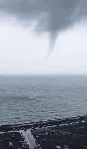 大连再现"龙吸水"!但是,千万别靠近