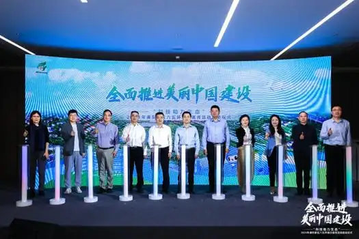 浦东新区副区长余颖出席活动.