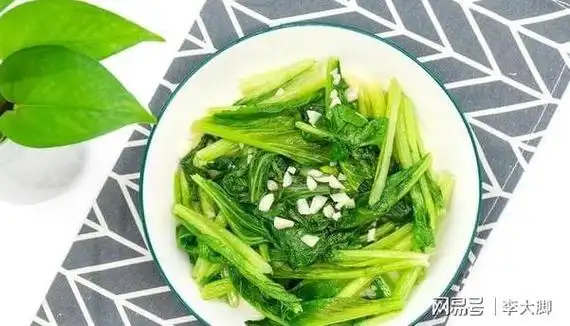 炒青菜切忌焯水和煎炸掌握2个要点翠绿不发黑脆嫩不出水