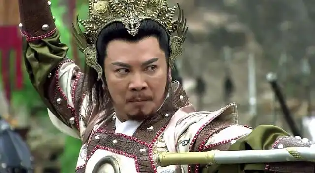 杨显性格变成第二人格,竟想杀害招弟和武吉,姬龙霸气登场