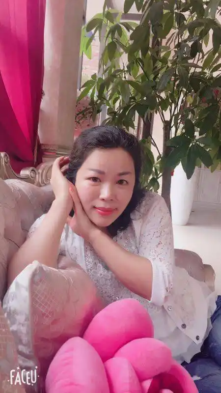46岁离异女征婚照片(id:1118099)_广东深圳征婚交友_我主良缘网