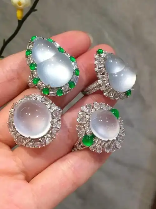 白月光女戒玻璃种翡翠蛋面葫芦戒指