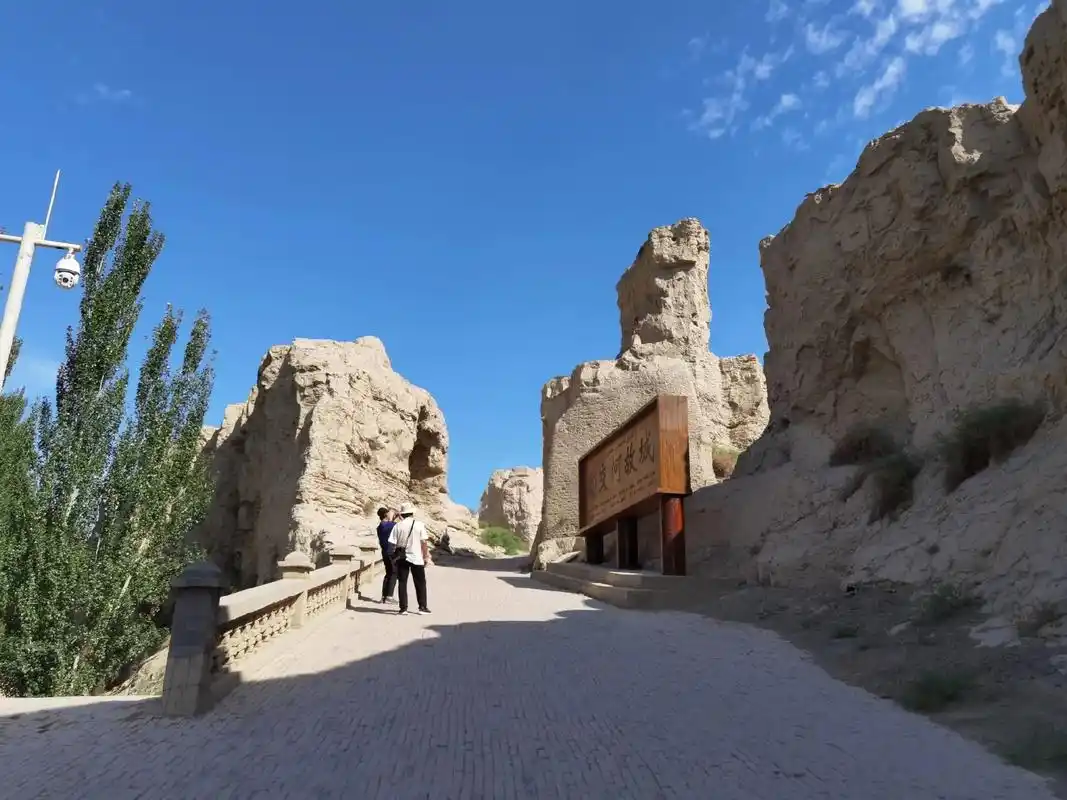 新疆是个好地方  交河故城.交河故城是世界上最大最古老,保存 - 抖音