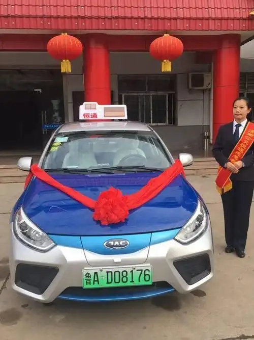 起步价12元运价18元公里济南新能源电动出租车今天正式运营