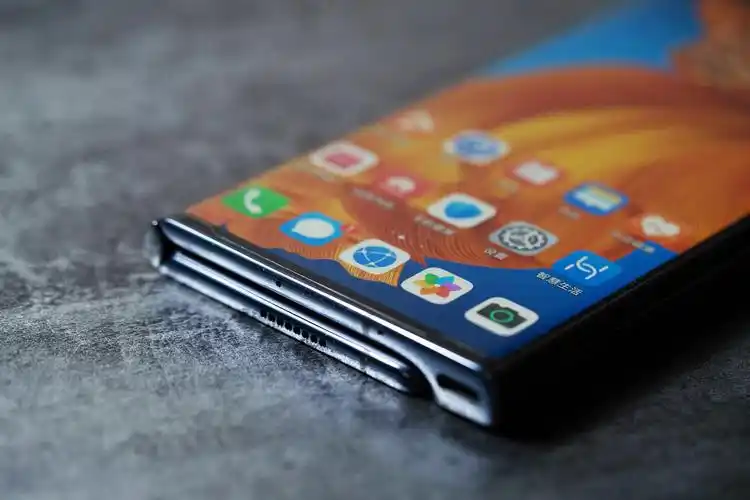 华为折叠屏手机matexs体验升级铰链搭载麒麟9905g芯片