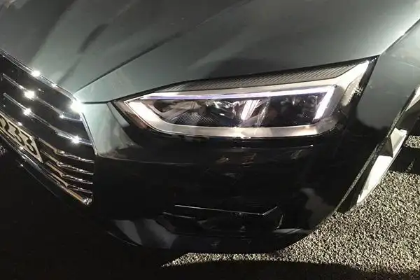 有人说在宝马已经嚷嚷激光大灯的时候,奥迪作为有名的"灯厂",却融在