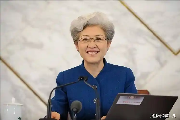 智慧与美貌并存的女外交官们,才是值得我辈追的明星_中国_傅莹_华春莹