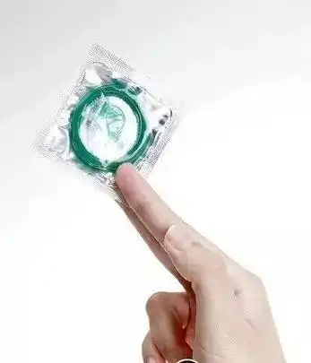 广东家长救助:避孕套要不要放女儿书包里?网友评论炸了