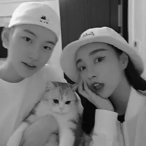 深抱怀中人_小清新情侣头像图片_扣扣居