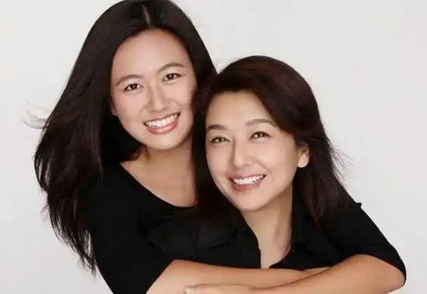 演员靳东:感谢江珊女儿之前的嫌弃,往后余生不会辜负离异的李佳