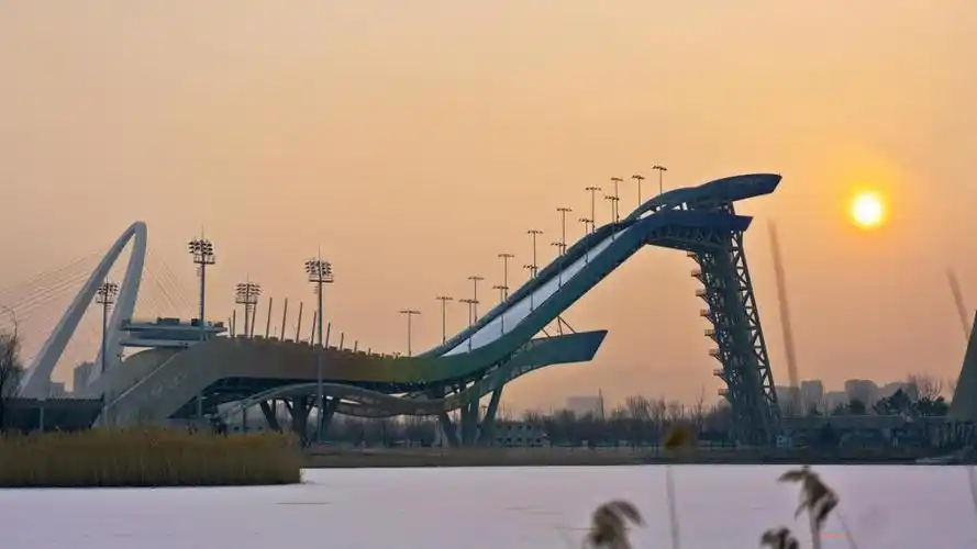 (首钢滑雪大跳台中心,图片来源:视觉中国)