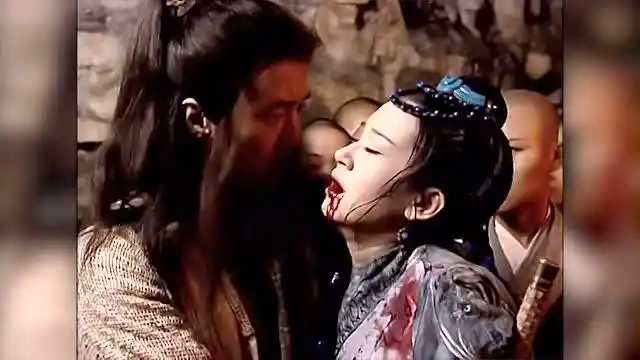 岳不群你杀任我行可以,但是你别动任盈盈,一动就得挂