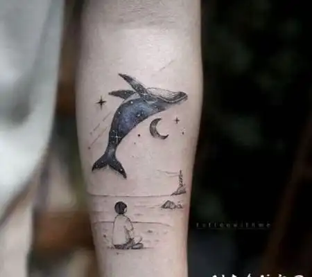 唯美的星空和鲸鱼搭配的纹身图案