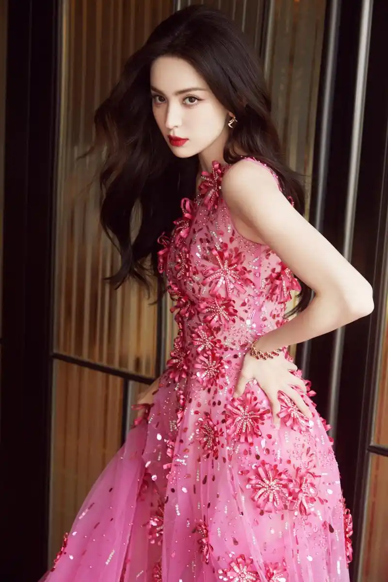 美艳无敌古力娜扎穿上粉色透视礼服裙一袭轻纱如诗如画精致到极致