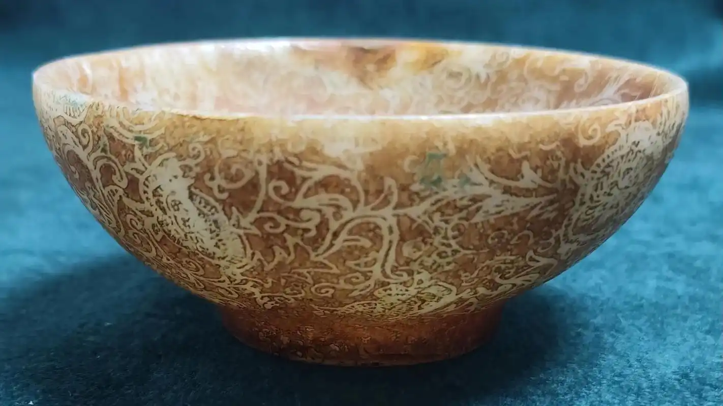 解折(乾隆孝粉款)玉碗.前面展示了这个乾隆孝粉碗,这个碗不是 - 抖音