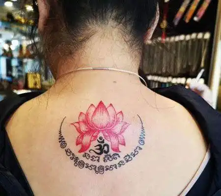 tag标签:唯美莲花唯美刺符莲花后背纹身tag标签:九尾狐写实唯美泰国