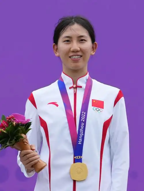 现代五项——中国选手张明煜,边雨霏分获女子个人决赛金牌,铜牌(3)