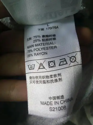 帮我看看衣服标签,能不能用洗衣机洗
