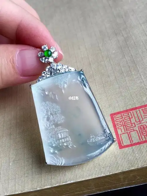 18k金镶嵌山水牌吊坠