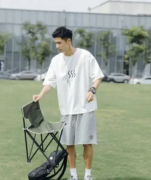 165男生穿多少码衣服小个子男生掌握三个搭配知识时髦又显高