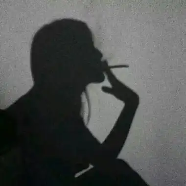 qq头像黑白女生伤感图片,高清好看的女生黑白头像伤感图片精选