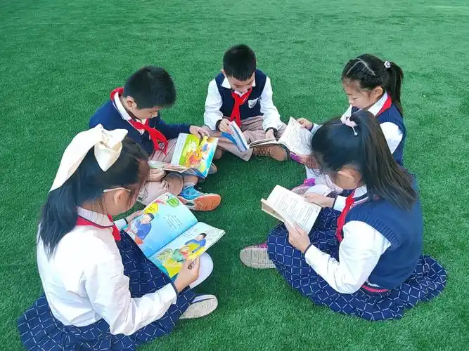 五华校园开学第一天的"龘"开方式