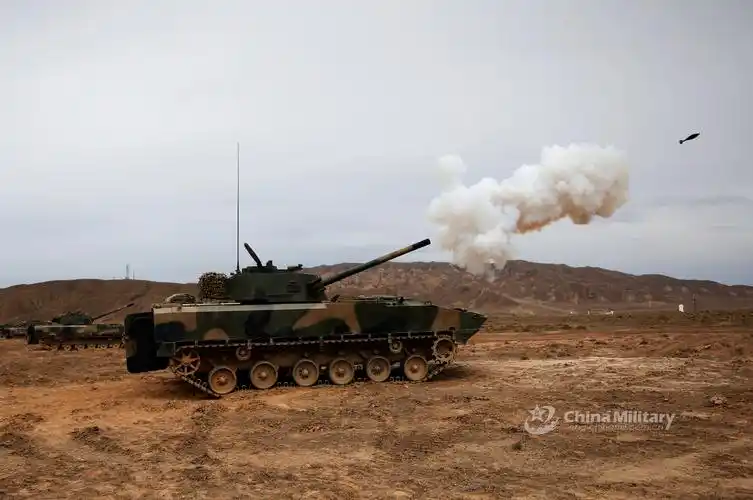 self-propelled howitzer systems fire in live-fire operation