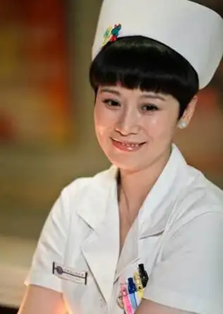 护士头发怎么盘 戴护士帽的发型怎么扎