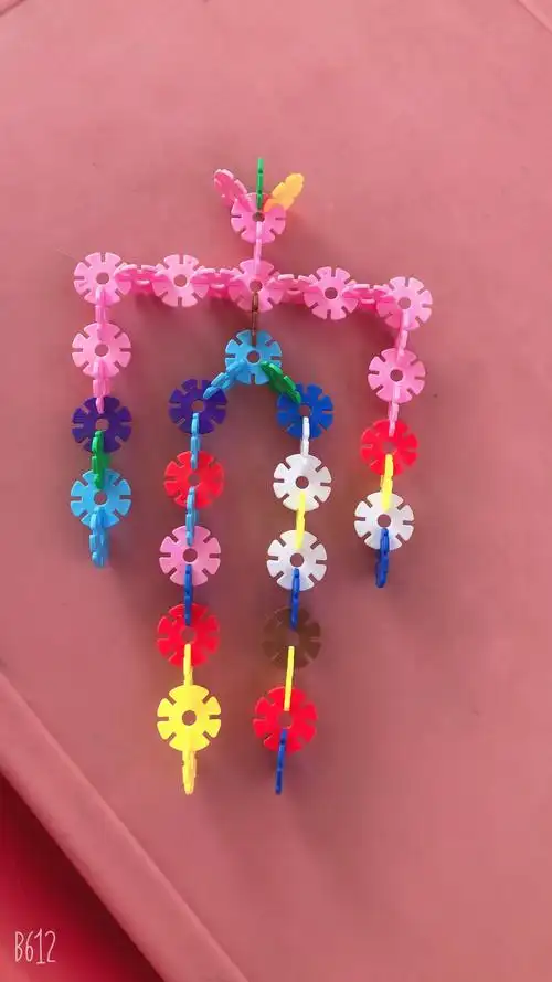 用雪花片拼的变形金刚