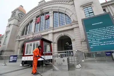 为阻断新型冠状病毒肺炎疫情传播 武汉"封城"