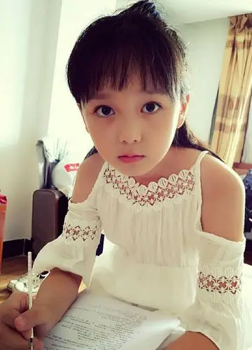 小戏骨红楼梦之刘姥姥进大观园热播北京女孩钟宝儿出演薛宝钗