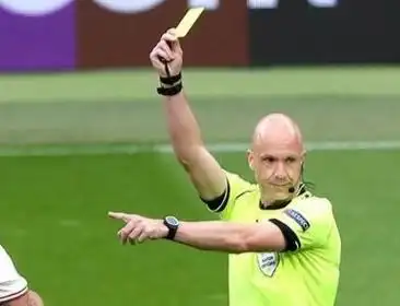 足球裁判的那些手势