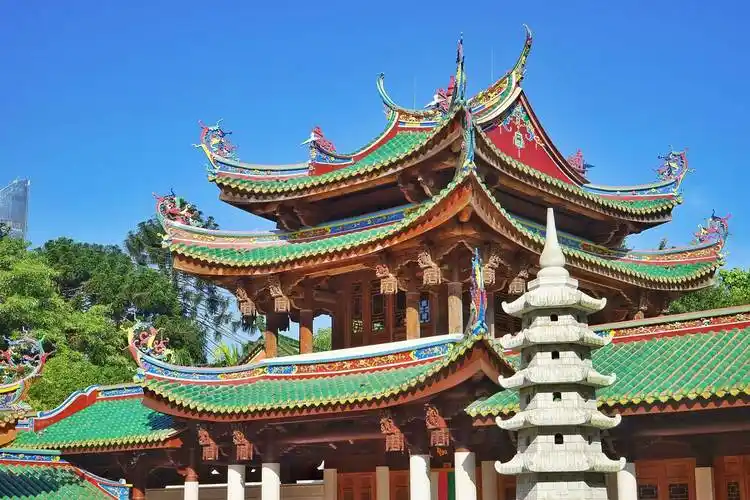 厦门南普陀寺香火传承已过千年环境优美建筑充满闽南特色