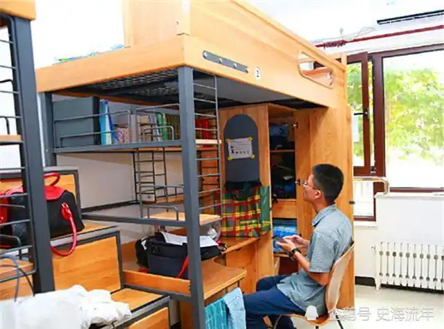 清华大学的学生宿舍,窗明几净,温馨可人!有的网友又酸了!