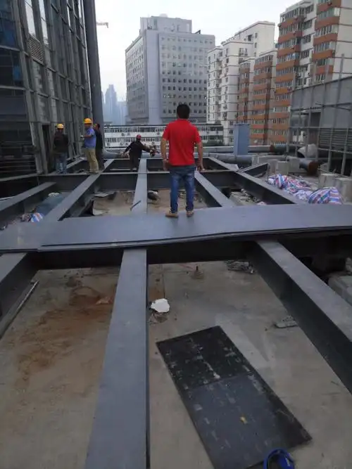 开始安装钢结构