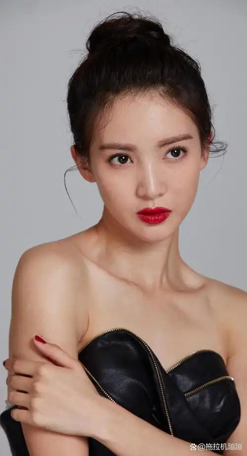 金晨最新的棚拍生图曝光,清新自然尽显她的真实魅力