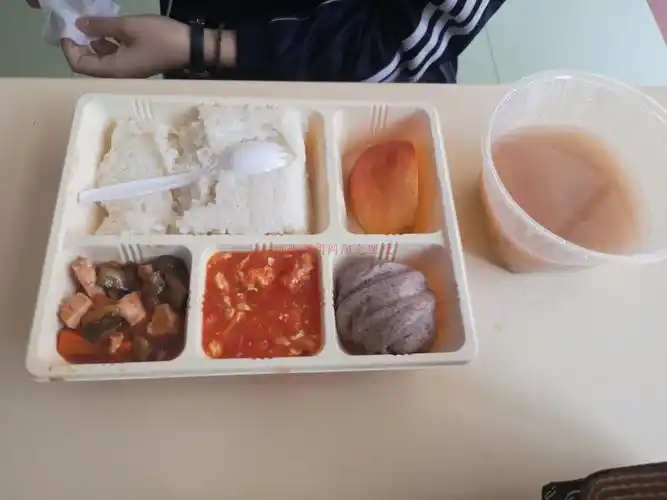 河北衡水英才学校高三14天盒饭500元没肉太贵