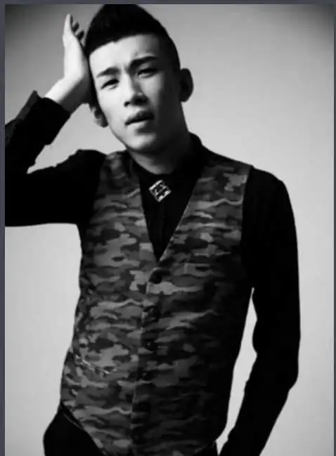 昨天喊麦一哥mc天佑的风头 一度盖过全网非议的热剧《深夜食堂》