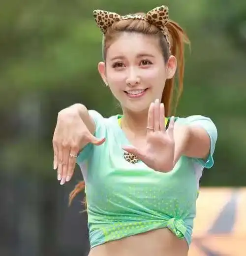 蝴蝶姐姐简恺乐被曝退圈嫁人老公是个老实人重心将转向家庭