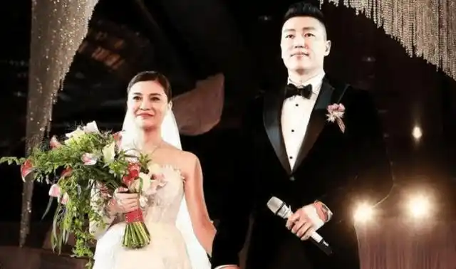 李根晒娇妻婚纱照职业生涯狂赚1亿妻子名校博士升级当爸