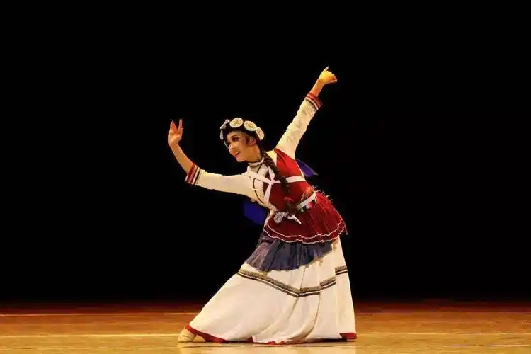 中央民族大学舞蹈学院·少数民族英才班教学晚会,超级棒!