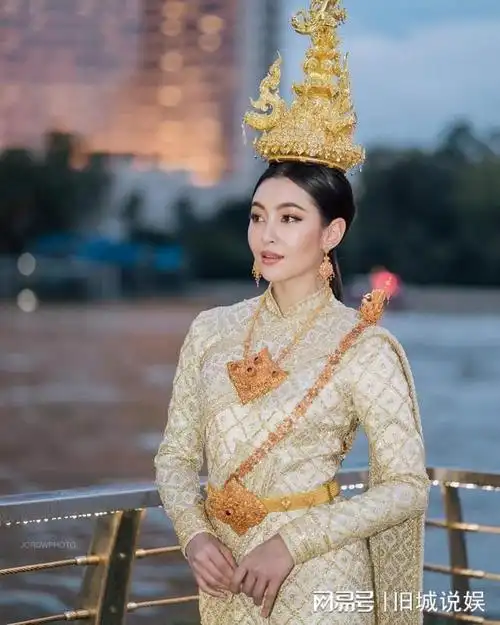 泰星贝拉 泰服 美照|天生一对|美女|泰国_网易订阅