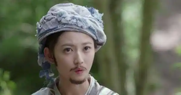 演赵敏的陈钰琪在剧中的打戏并不多但因为是第一个进组成了剧组中武行