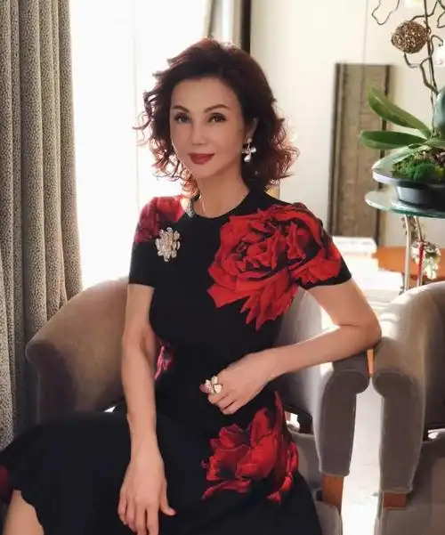 访问谢玲玲后林太时代她活成香江备受尊敬的名媛谢小姐