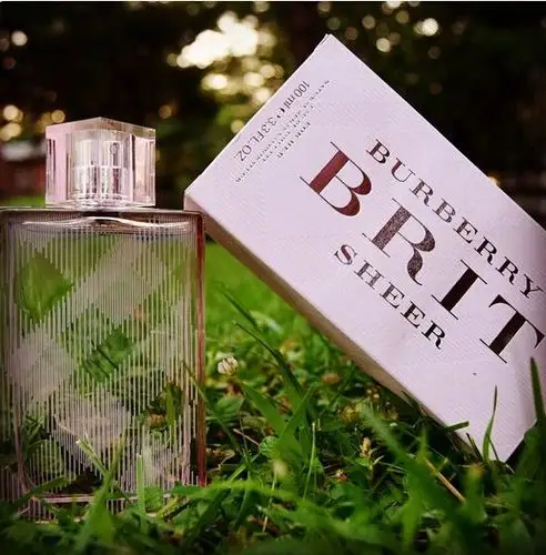 burberry 博柏利 brit sheer 粉红风格淡香水 30ml ￥159 ￥159