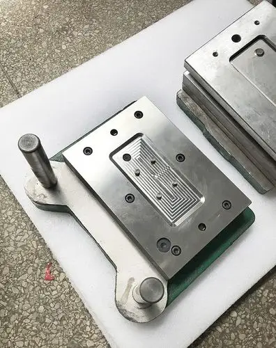 川品广东定制冲压模具 冲孔冲压成形模具 钣金冲压普通冲床用