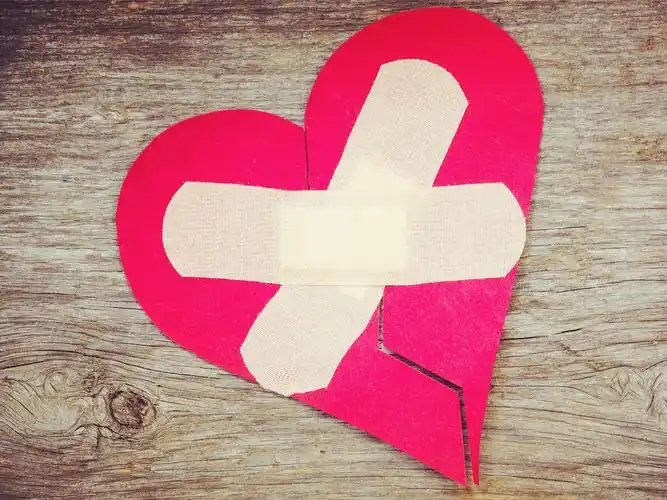 忽然不想一个人,爱情,爱心,唯美,创口贴,修补,初心,伤感忽然不想一个