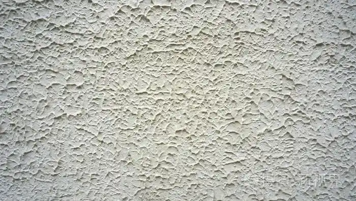 在白水泥墙整理水平纹理