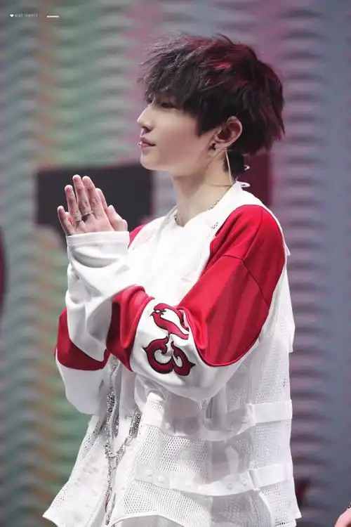 boystory氛围感全开麦唱跳舞台