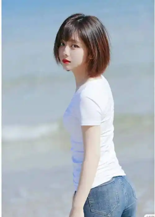 谭松韵秋日身穿白t恤搭配牛仔裤,洒脱又不耐烦!_时尚_选择了_衬衫